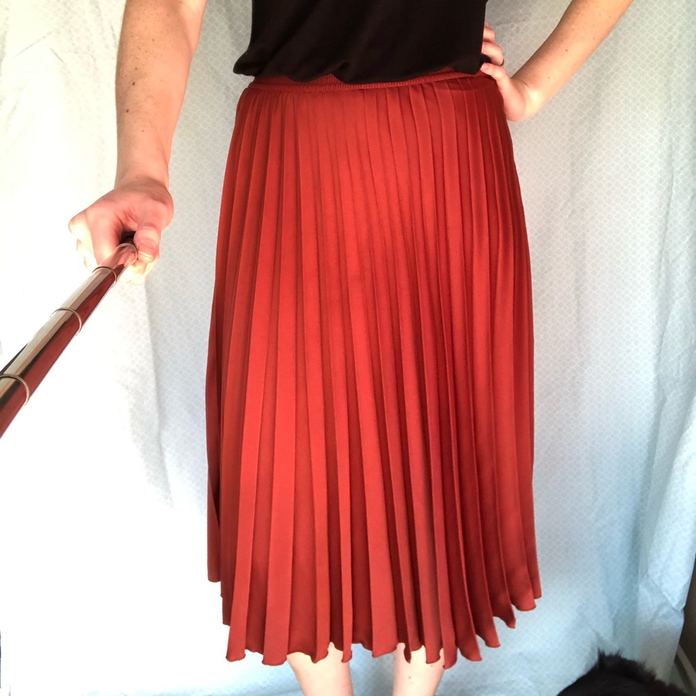Pleated midi skirt